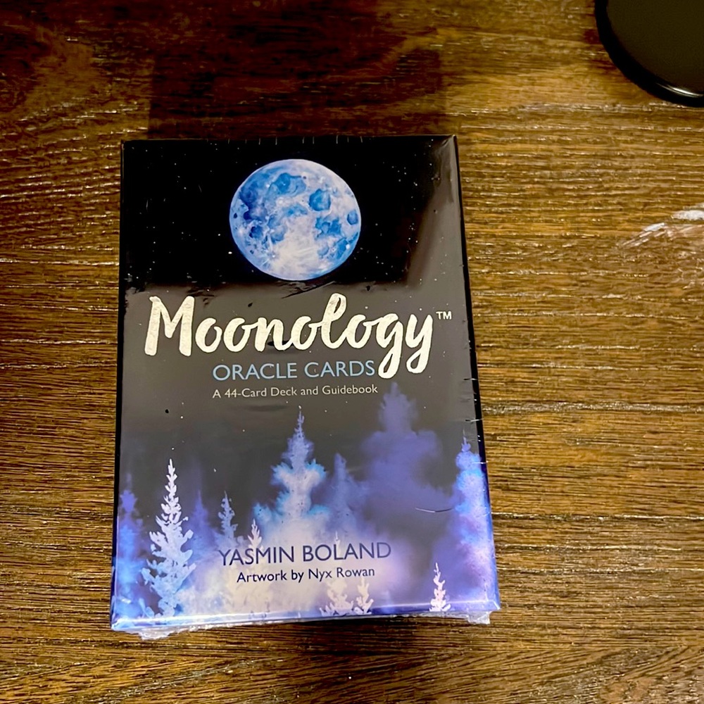 Moonolgy oracle deck